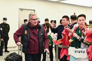 总决赛直播-国足助教陈涛：开场就应该跟对手磕，踢了5分钟就感觉在收着踢