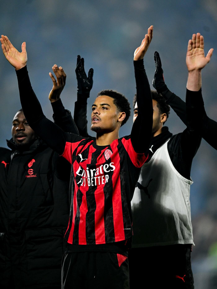 总决赛直播-德温特发文为米兰加油|AC米兰_新浪体育_新浪新闻