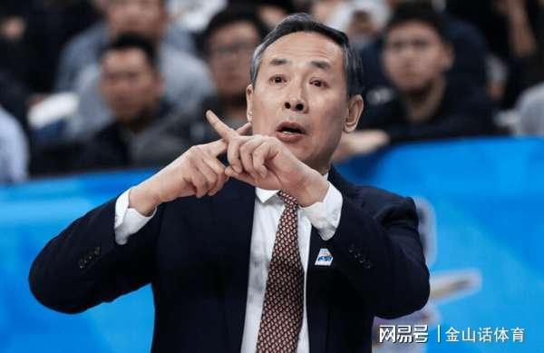 S赛官网-4战3负!60岁老帅又遇大麻烦,接下来5个对手,有4个是“硬茬子”