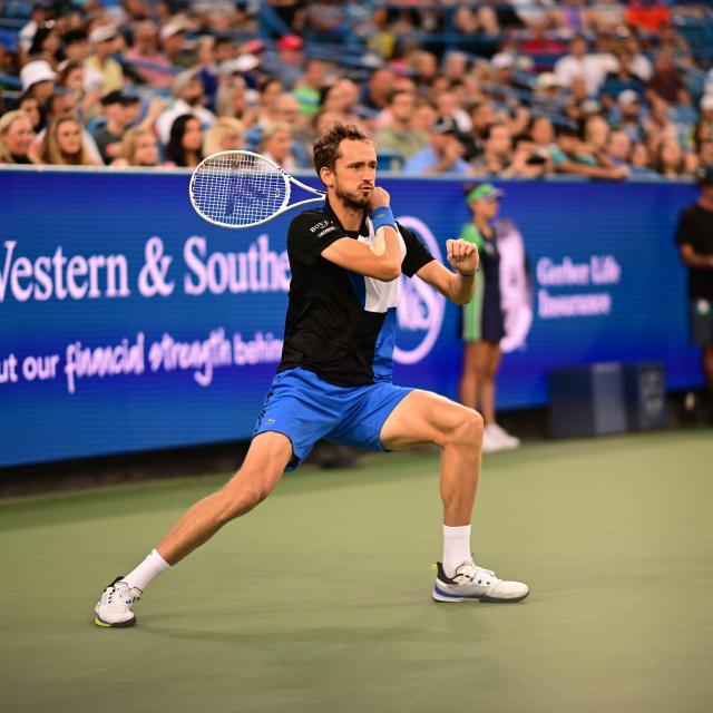 1661054000411025203.jpeg S赛官网-西西帕斯辛辛那提进决赛 梅德维德夫对发上无解?