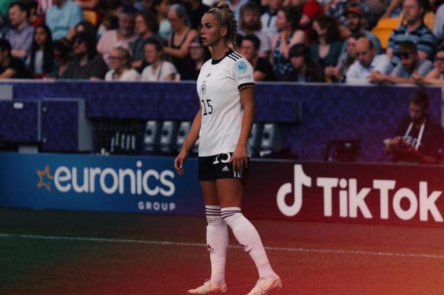 赛事入口-体坛女足欧洲杯最佳阵容：新星上榜 英格兰4人入围