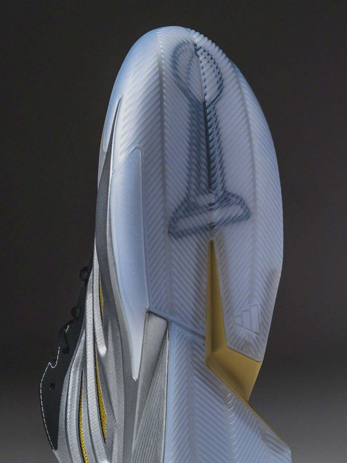 官网赛程查询-adidas为WNBA冠军队成员Chelsea Gray打造专属鸳鸯战靴|拉斯维加斯|鞋店|鞋底|头像|准备_新浪体育_新浪新闻